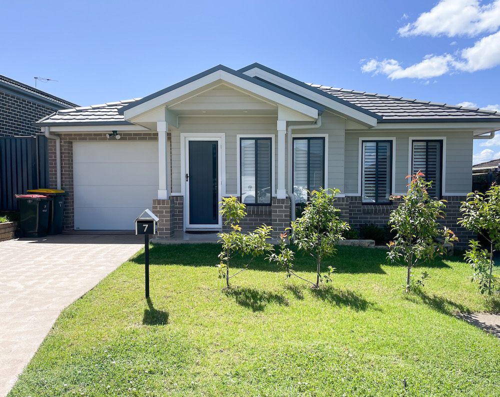 7 Cymbeline Street, Rosemeadow NSW 2560 House For Rent 590 Domain