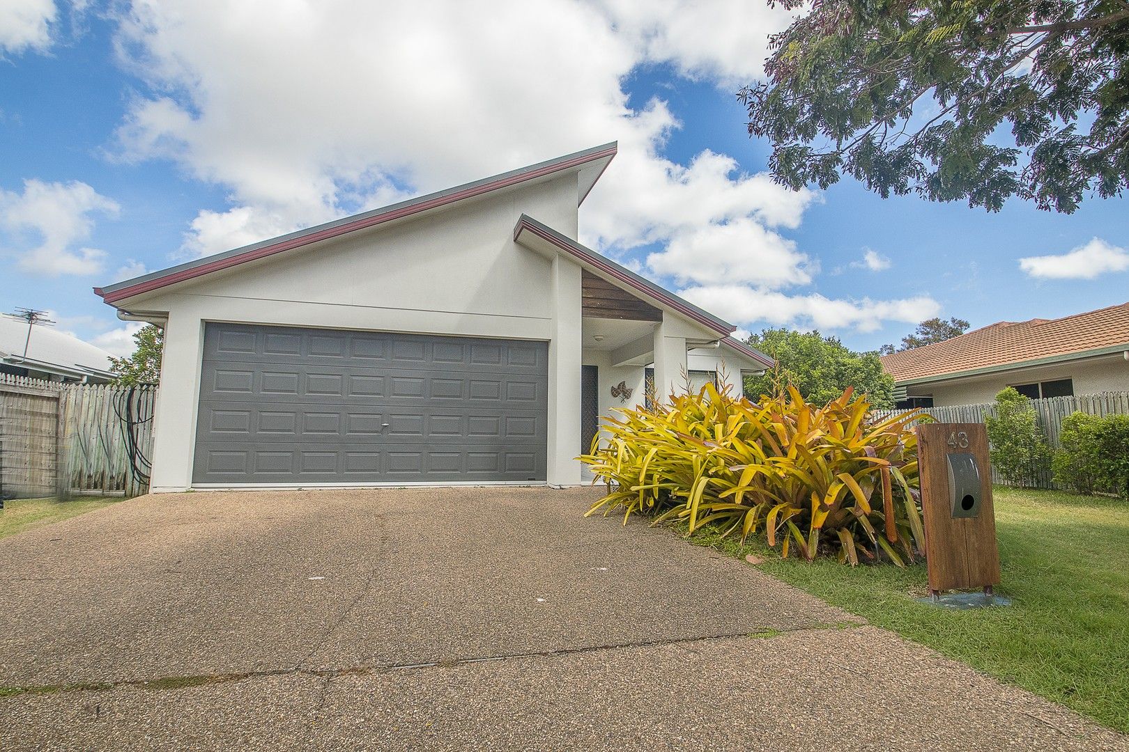 4 bedrooms House in 43 Elphinstone Drive KIRWAN QLD, 4817