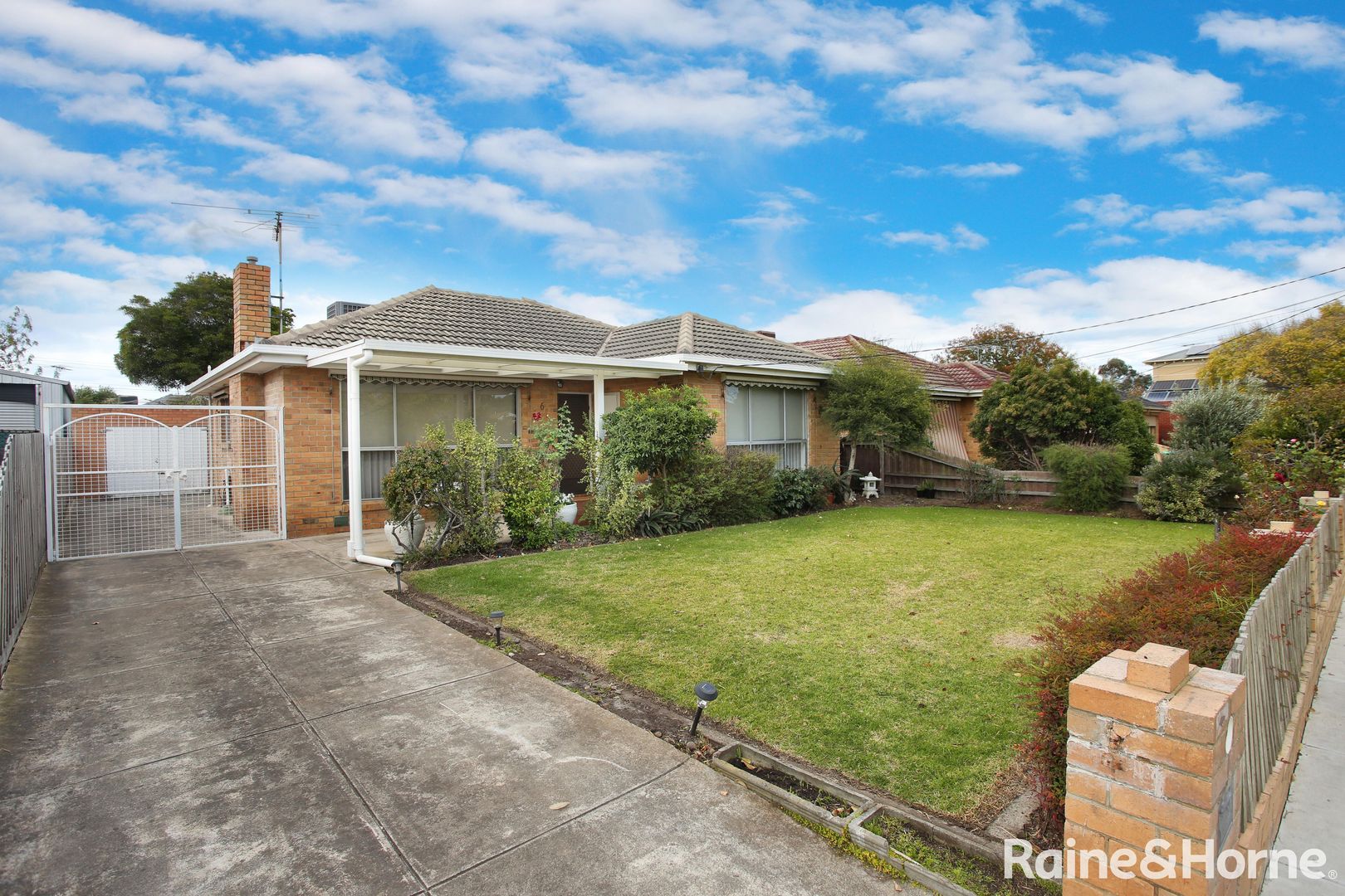 3 bedrooms House in 6 Gish Court HADFIELD VIC, 3046