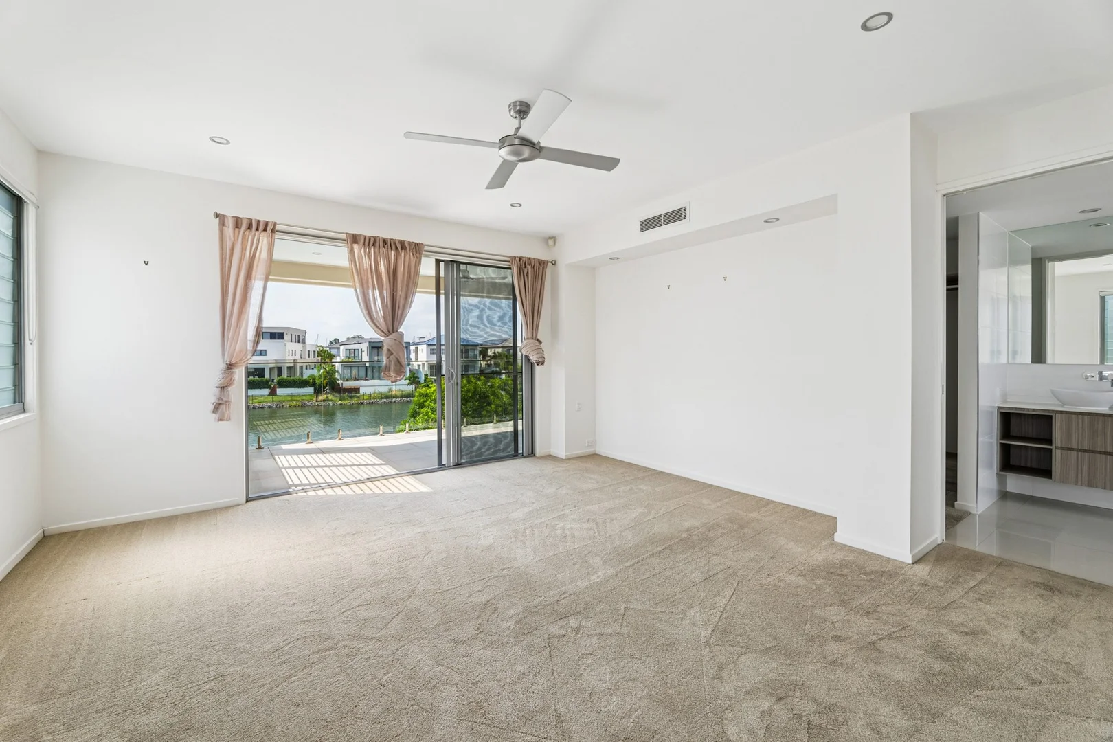 Additional image 16 of 1069 Edgecliff Drive, Hope Island QLD 4212