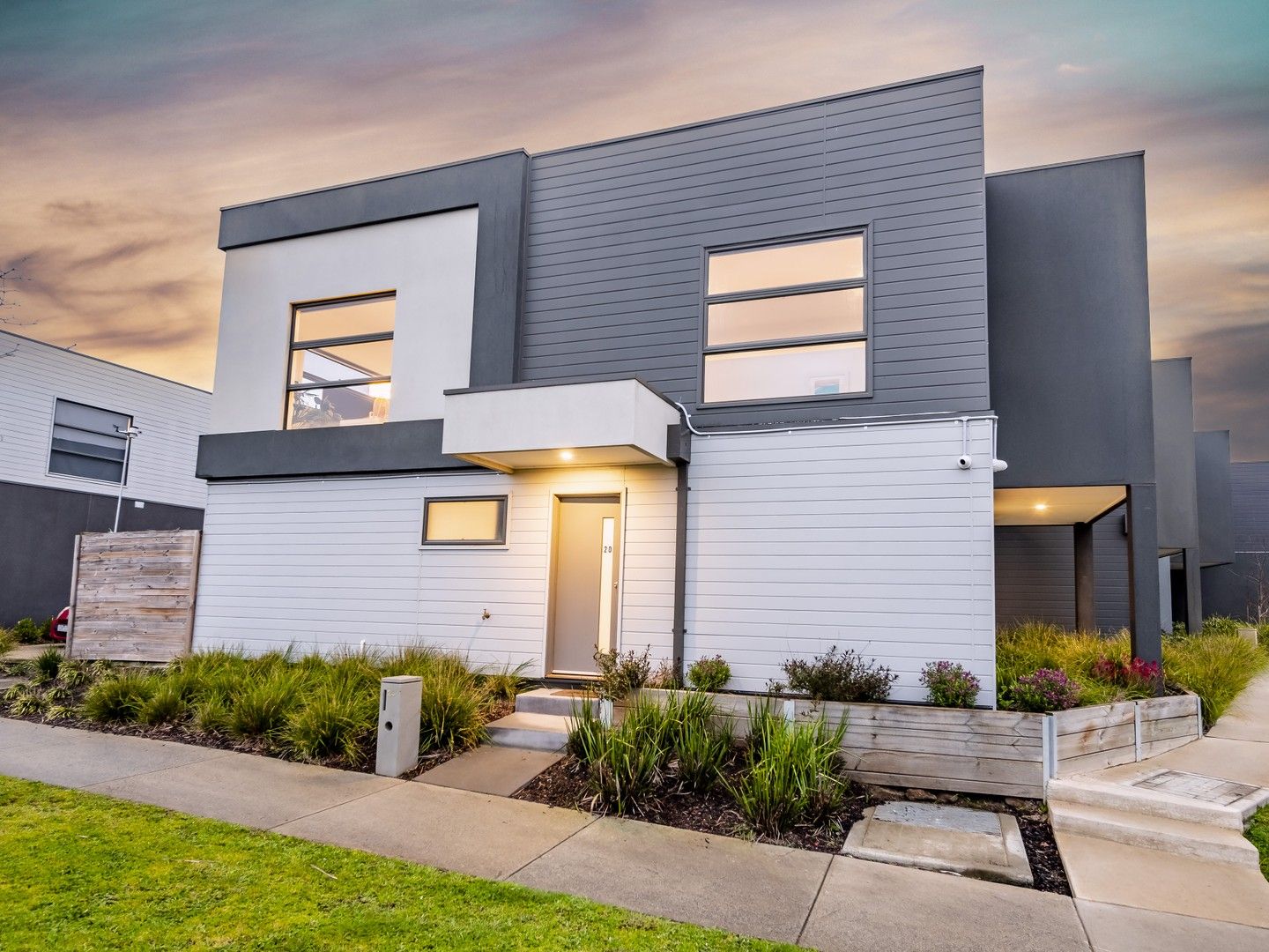 3 bedrooms Townhouse in 20 Grandvista Crescent CRANBOURNE WEST VIC, 3977