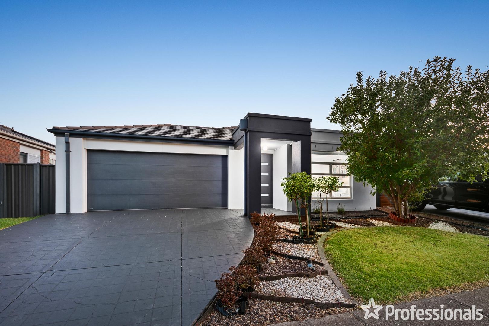 90 Hatchlands Drive, Deer Park VIC 3023, Image 1