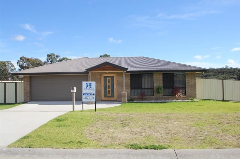 1 Parkes Drive, Tenterfield NSW 2372