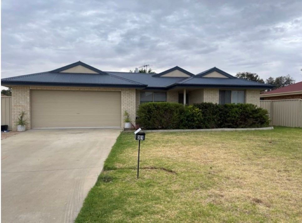 4 bedrooms House in 31 Golf Club Drive LEETON NSW, 2705