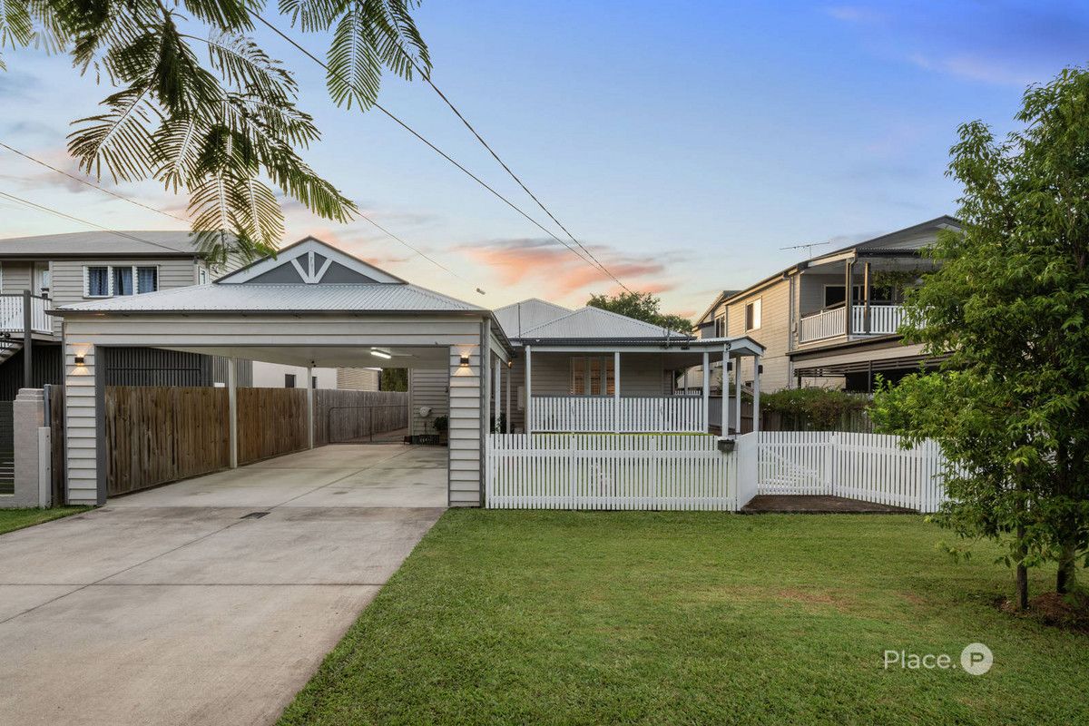 5 bedrooms House in 52 Pascoe Street MITCHELTON QLD, 4053
