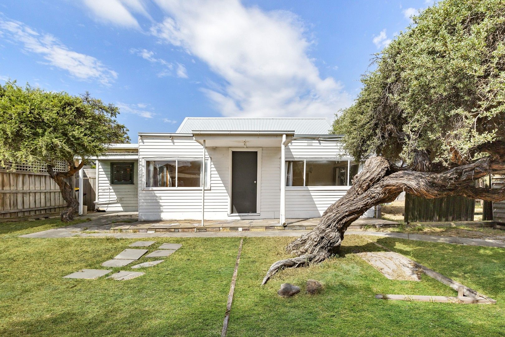 2 bedrooms House in 402 Station Street BONBEACH VIC, 3196