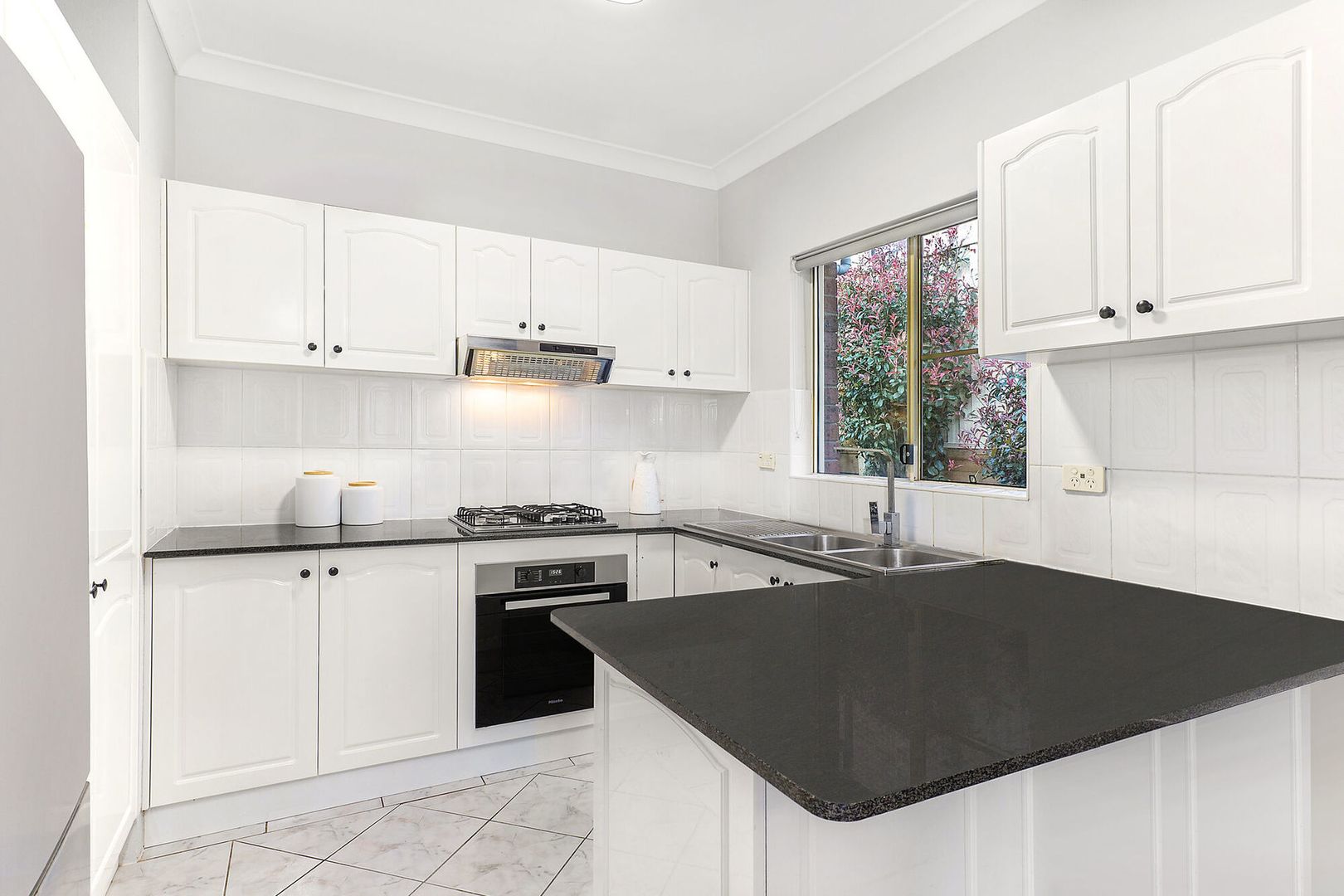 8/18-20 Cameron Cres, Ryde NSW 2112, Image 2