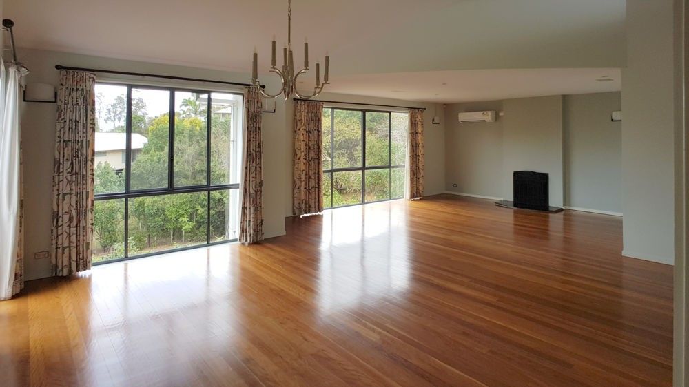 5 bedrooms House in 19 Kulki Place CHAPEL HILL QLD, 4069