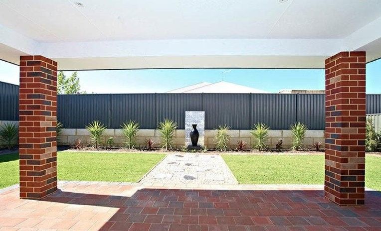 4 bedrooms House in 447 Kingsway LANDSDALE WA, 6065