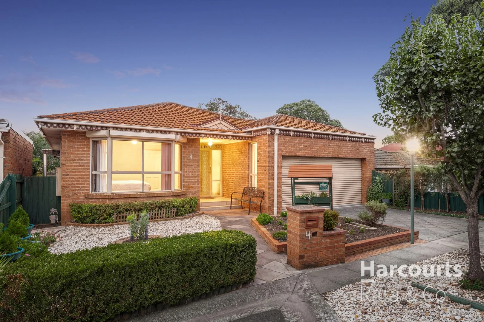 4 Silvertop Court, Mill Park VIC 3082
