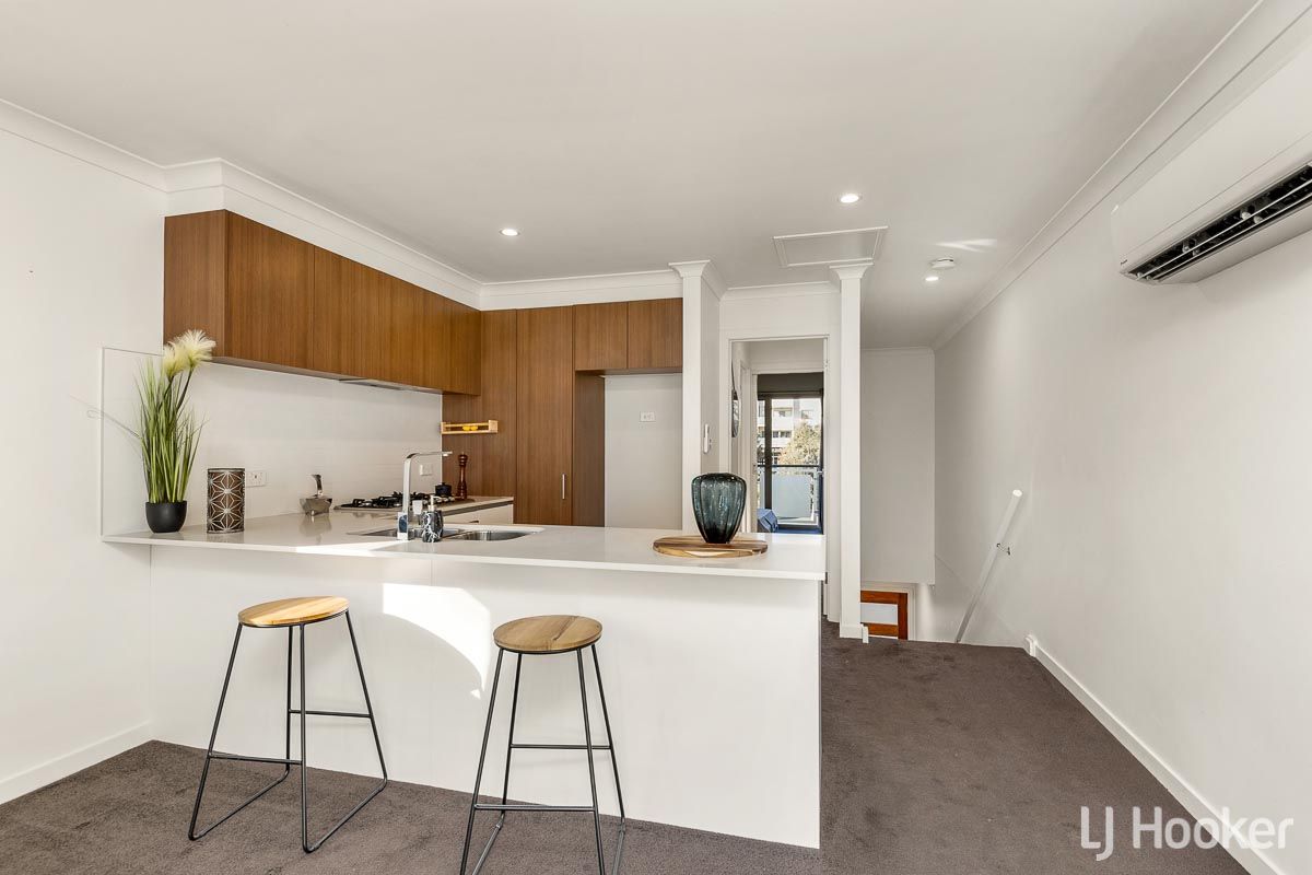 15/2 Clare Burton Crescent, Franklin ACT 2913, Image 2