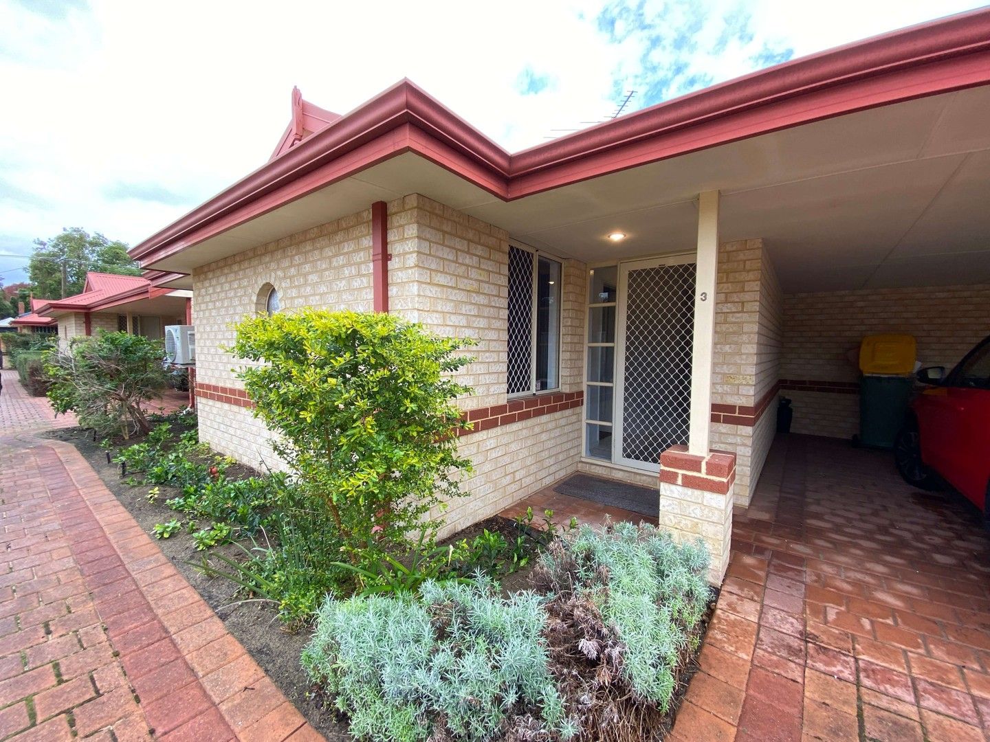 3 bedrooms Villa in 3/142 Gwenyfred Road KENSINGTON WA, 6151