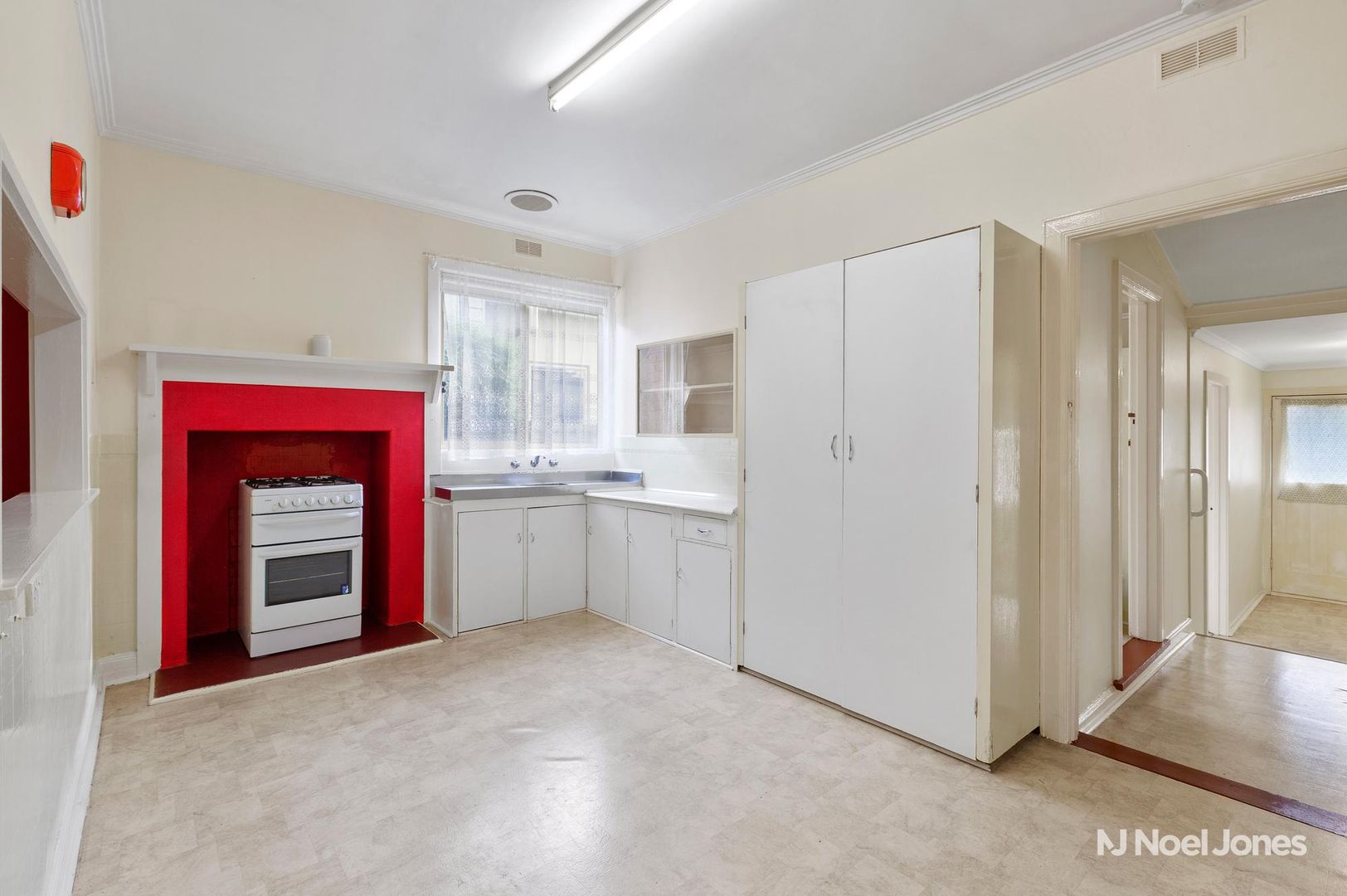 16 Deakin Street, Mitcham VIC 3132, Image 2