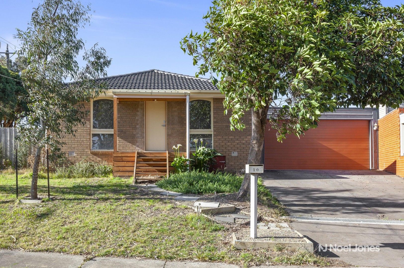 3 bedrooms House in 10 Eurella Crescent ROWVILLE VIC, 3178