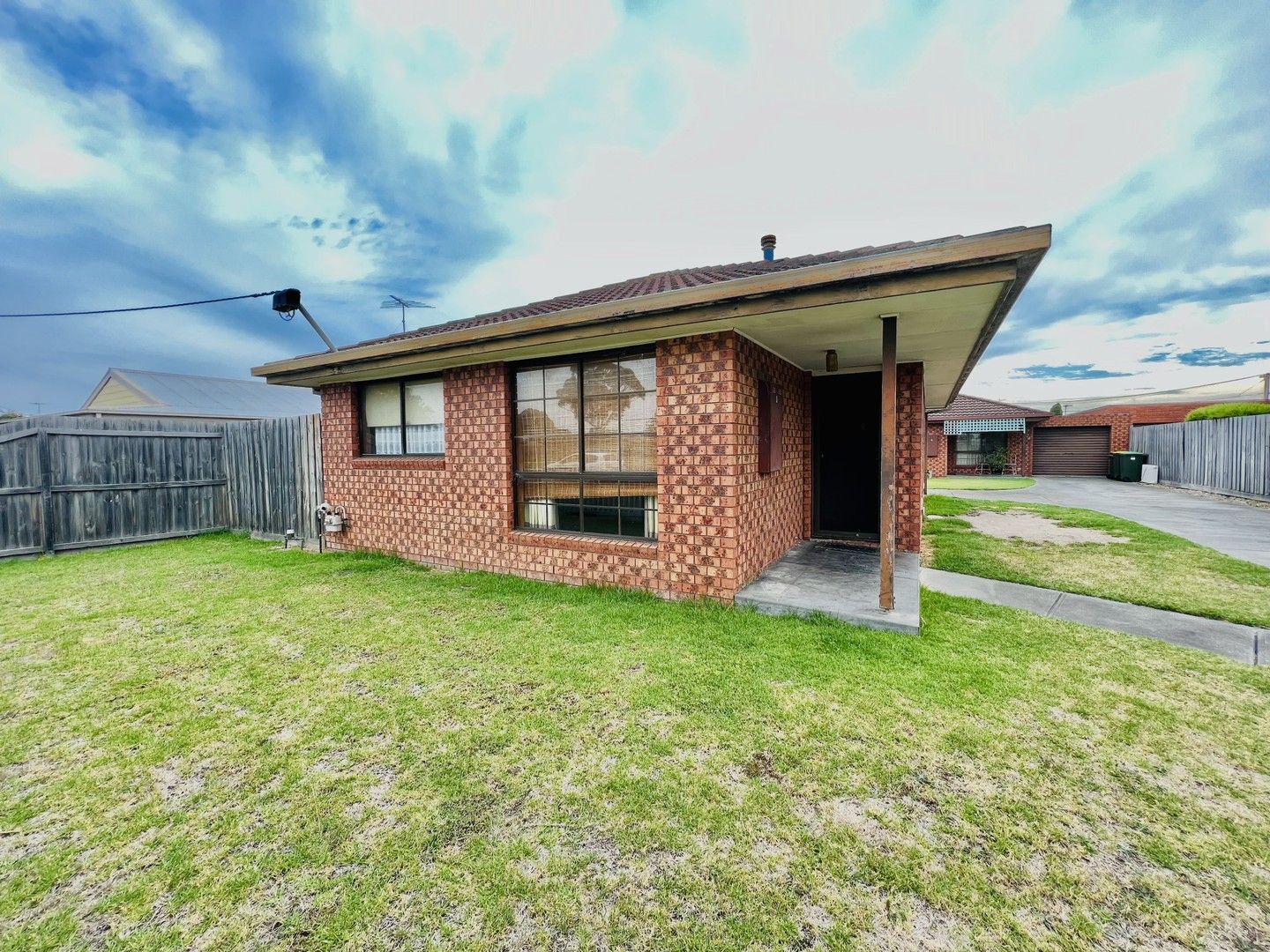 2 bedrooms Apartment / Unit / Flat in 1/37 Thompson Street WHITTINGTON VIC, 3219