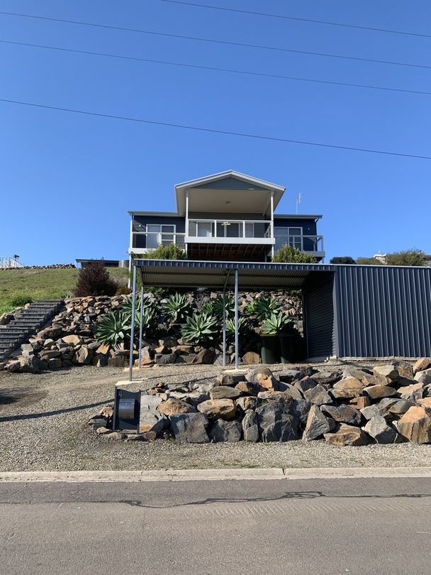 5 bedrooms House in 4 Laxton St MCCRACKEN SA, 5211