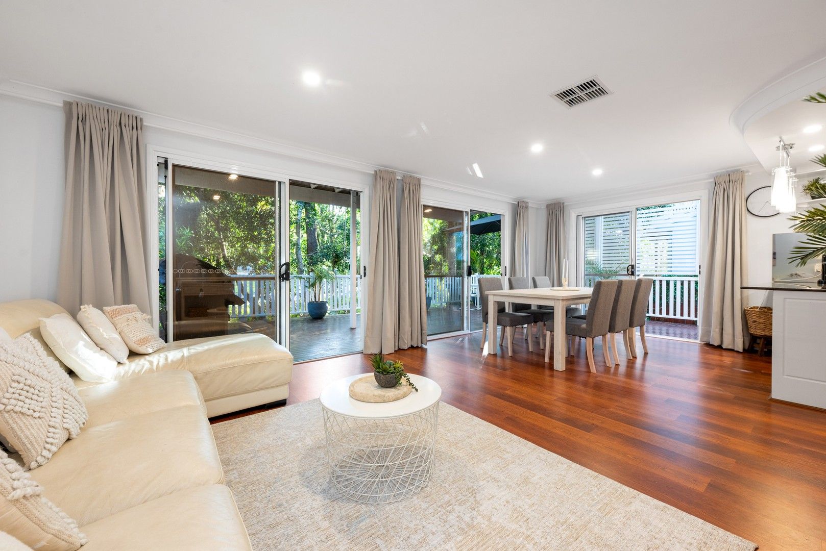 3 bedrooms Townhouse in 31 Oberon Street MORNINGSIDE QLD, 4170