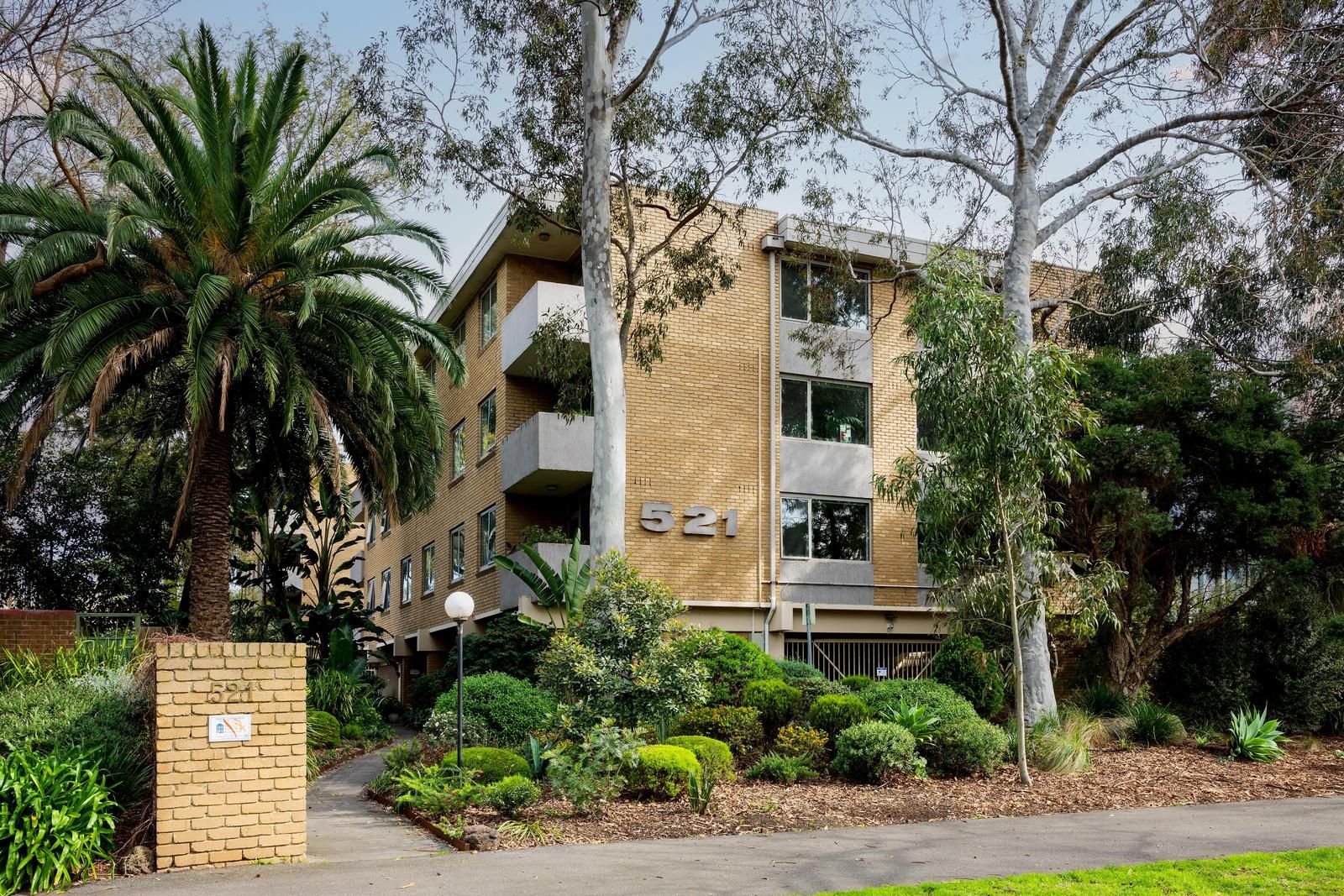 2 bedrooms Apartment / Unit / Flat in 3/521 Royal Parade PARKVILLE VIC, 3052