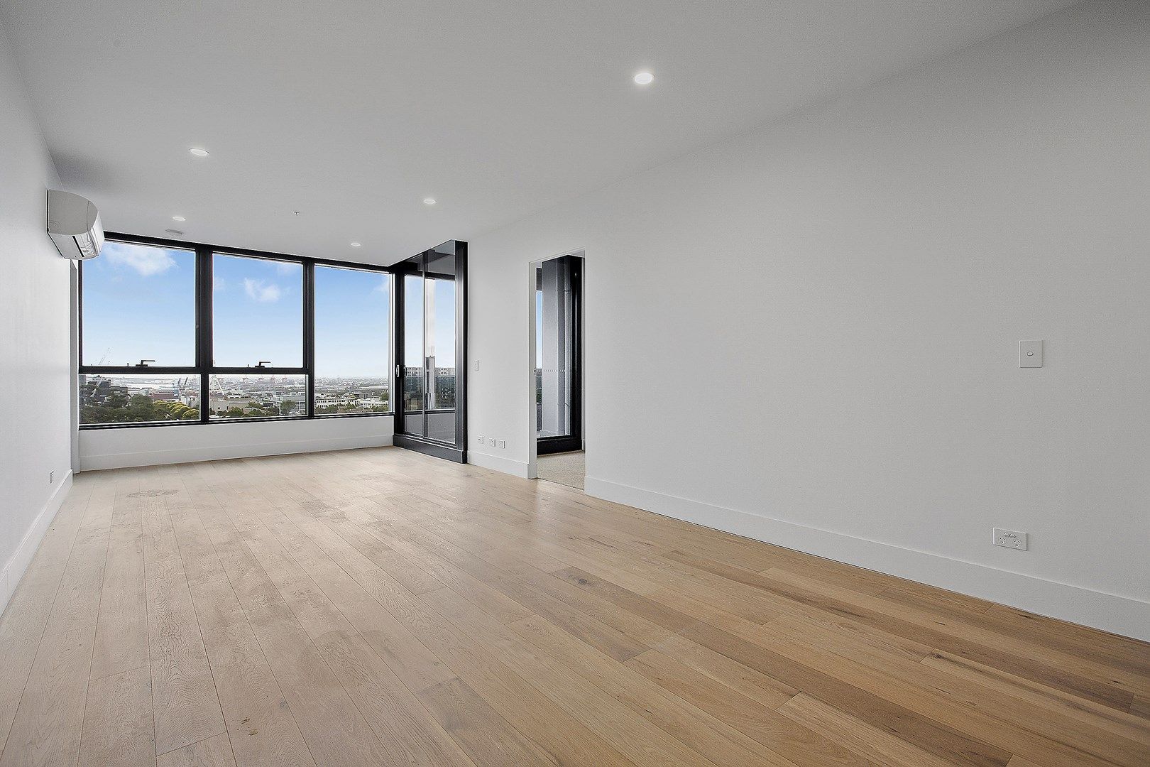 3 bedrooms Apartment / Unit / Flat in 2403/500 Elizabeth Street MELBOURNE VIC, 3000
