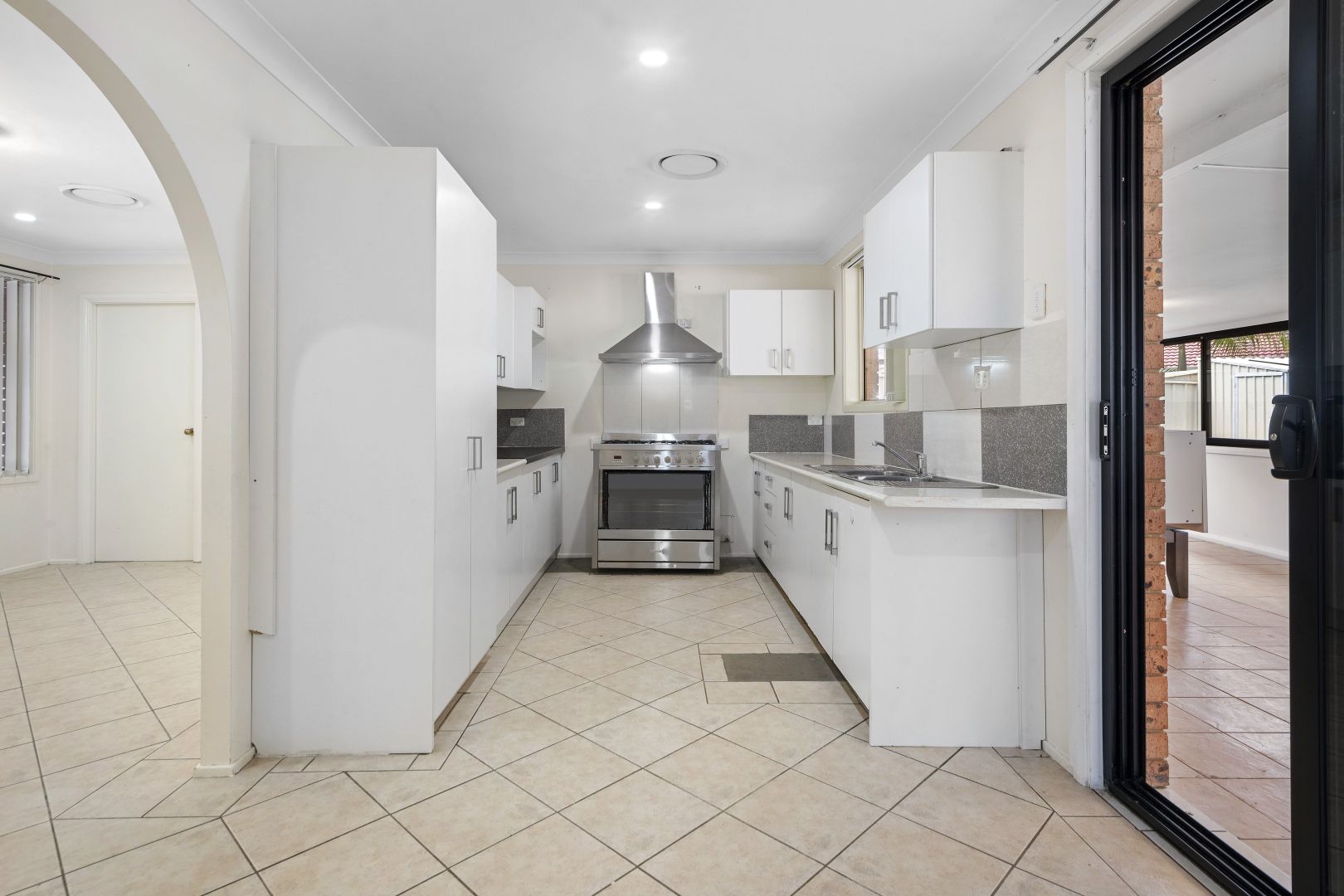 21 Murwillumbah Avenue, Hoxton Park NSW 2171, Image 2