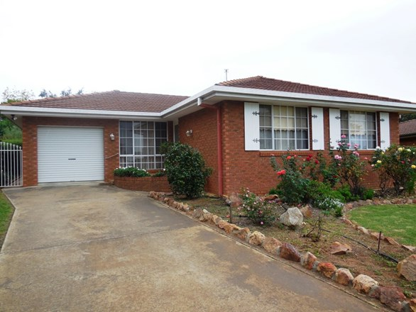 12 Bowditch Crescent, Parkes NSW 2870