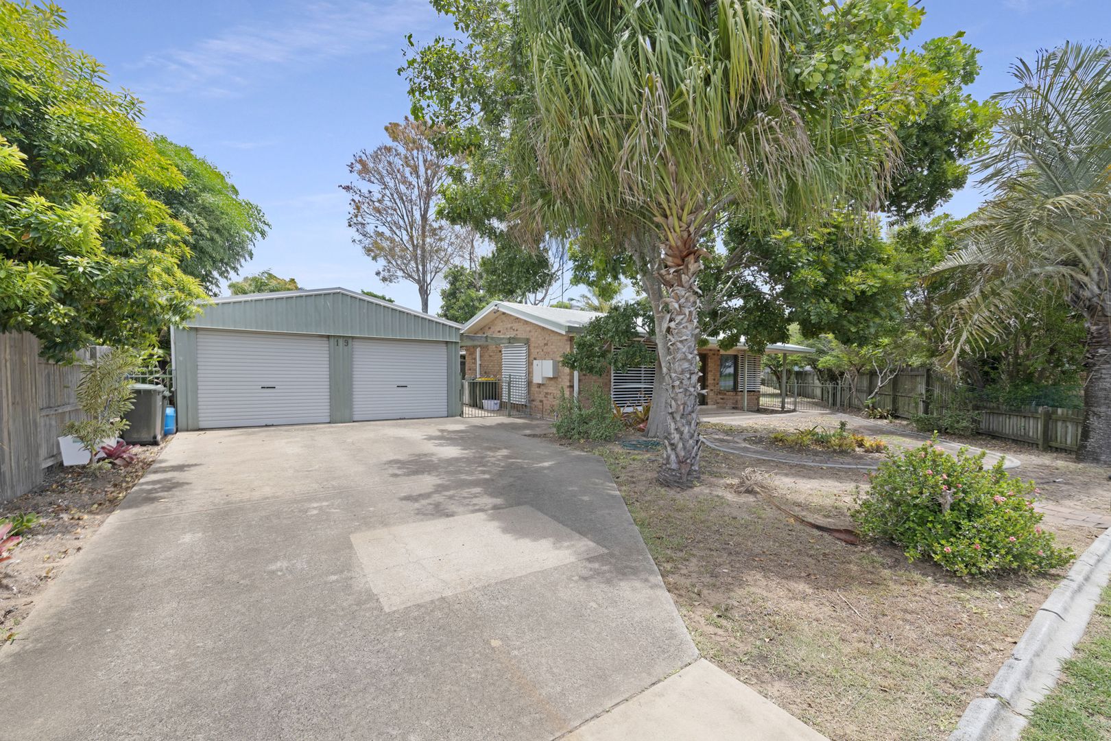 19 Poinciana Ct, Moore Park Beach QLD 4670, Image 2