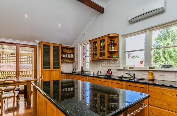 3 bedrooms House in 11 Stirling Street FREMANTLE WA, 6160