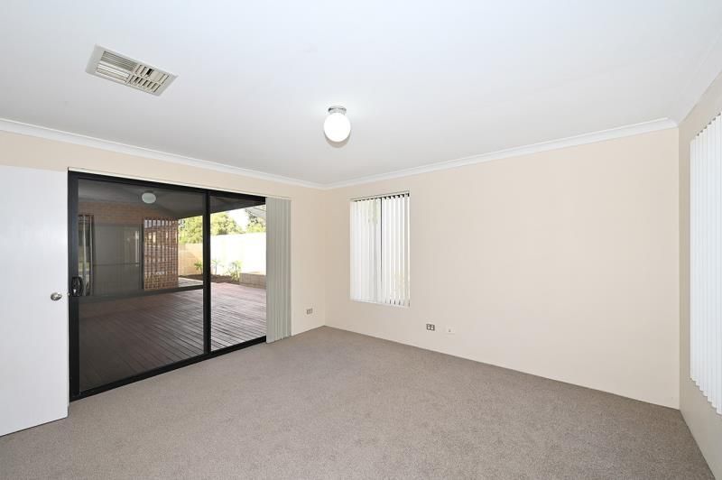 2 Karrivale Court, Pearsall WA 6065, Image 2