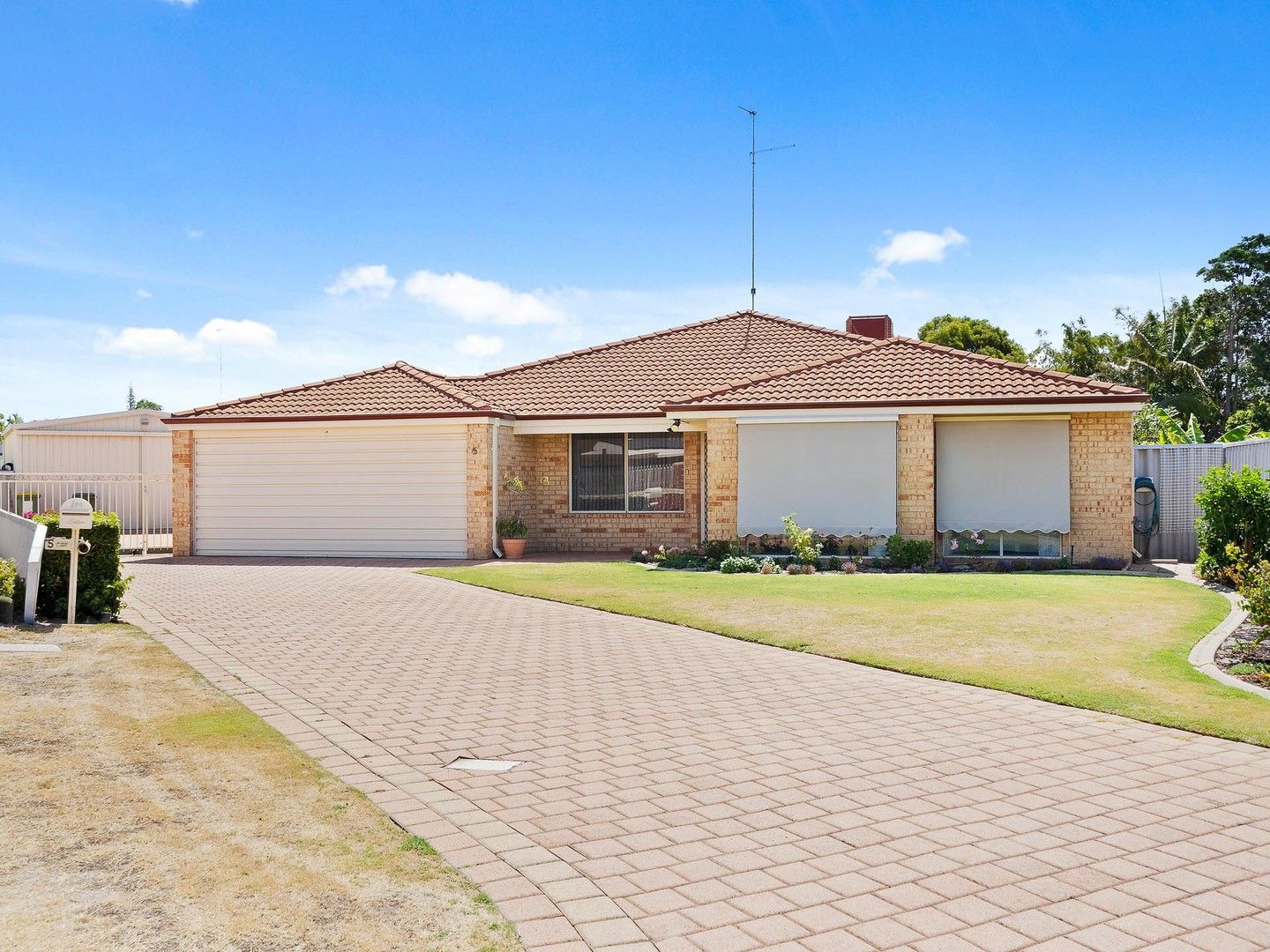 4 bedrooms House in 5 Qualup Court HALLS HEAD WA, 6210