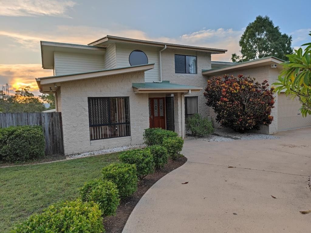 5 bedrooms House in 6-8 Lachlan Place KARALEE QLD, 4306