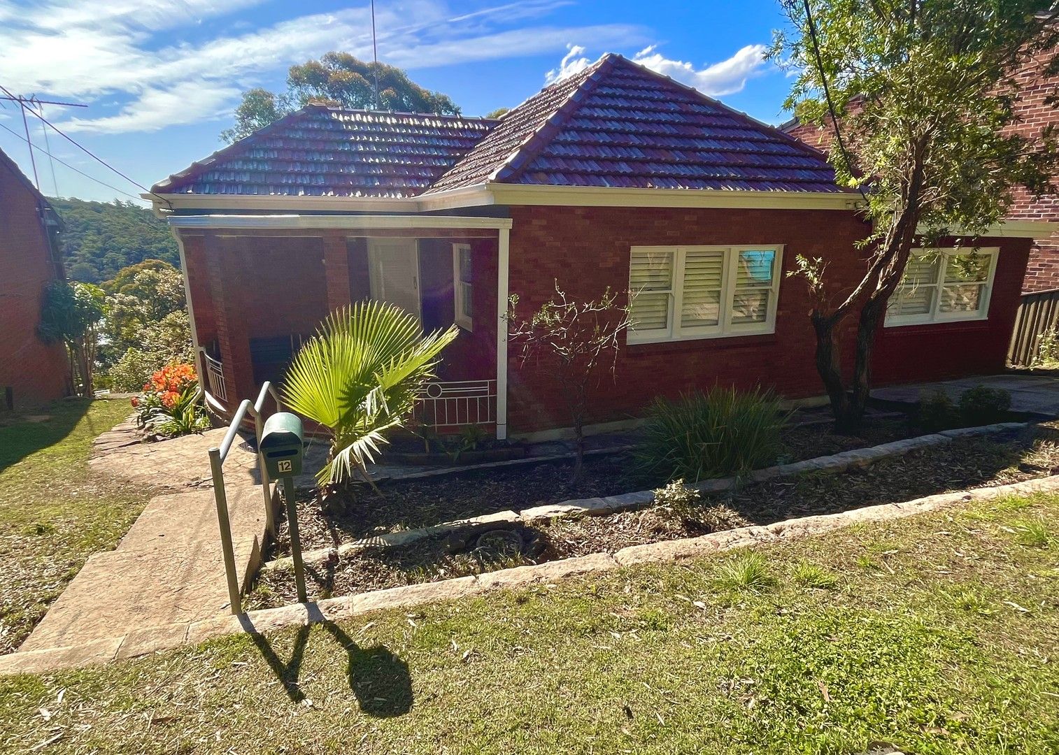3 bedrooms House in 12 Riverside Drive LUGARNO NSW, 2210