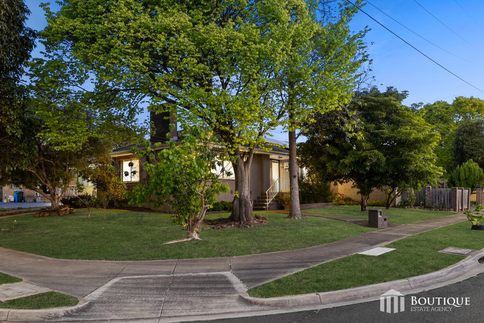 4 bedrooms House in 6 Shaftsbury Drive MULGRAVE VIC, 3170