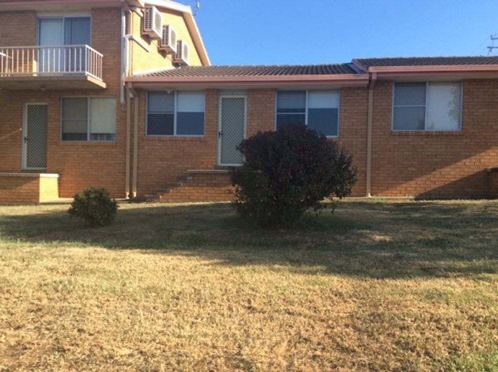 2 bedrooms Apartment / Unit / Flat in 2/12 Hall Street TAMWORTH NSW, 2340