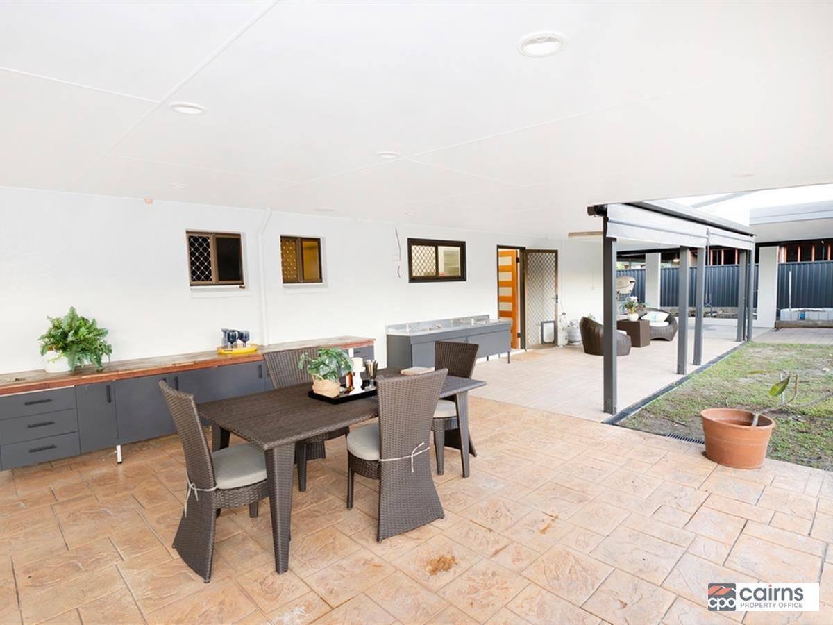 5 Ash St, Holloways Beach QLD 4878, Image 2