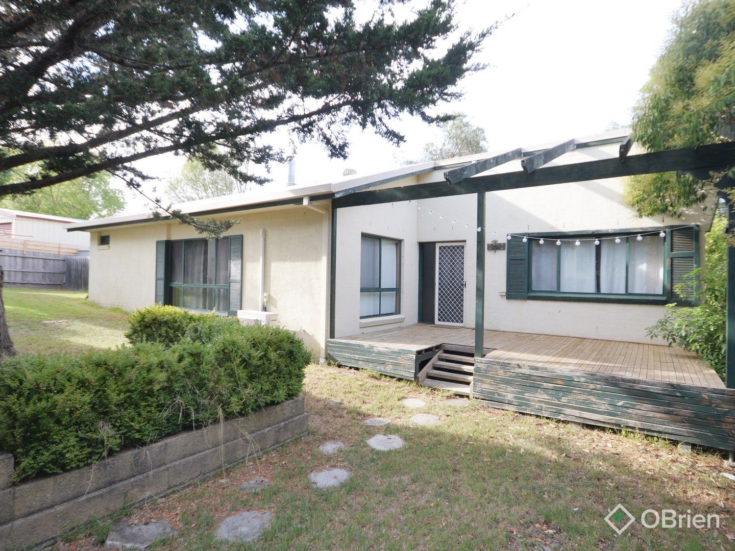 2 bedrooms Apartment / Unit / Flat in 15A Harnham Drive BAIRNSDALE VIC, 3875