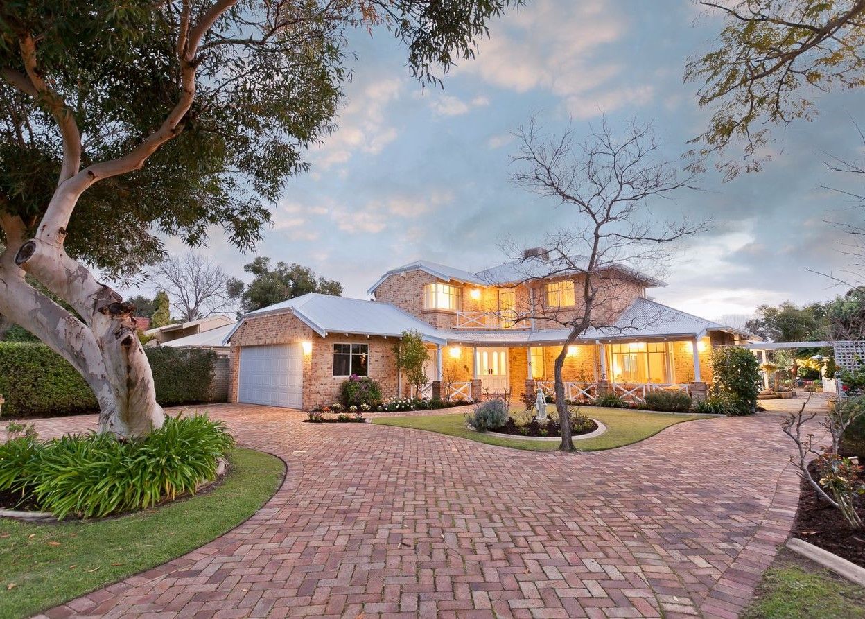 5 bedrooms House in 15 Strome Road APPLECROSS WA, 6153