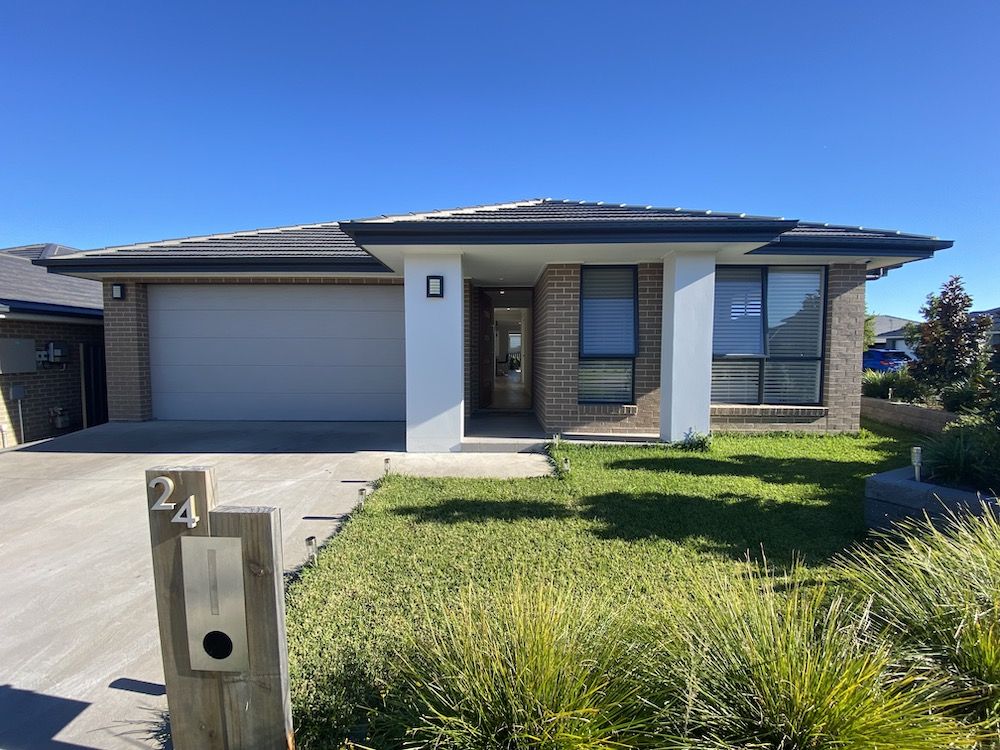 4 bedrooms House in 24 Mooney Street SPRING FARM NSW, 2570