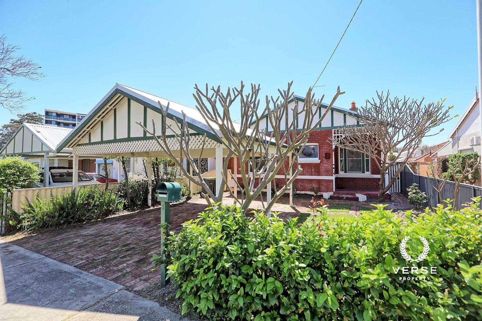 3 bedrooms House in 8 Howick Street BURSWOOD WA, 6100