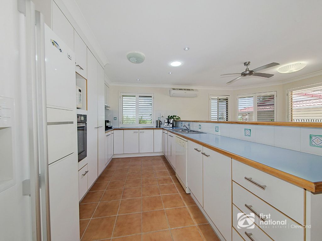 10 Cassiopeia Place, Wynnum QLD 4178, Image 2