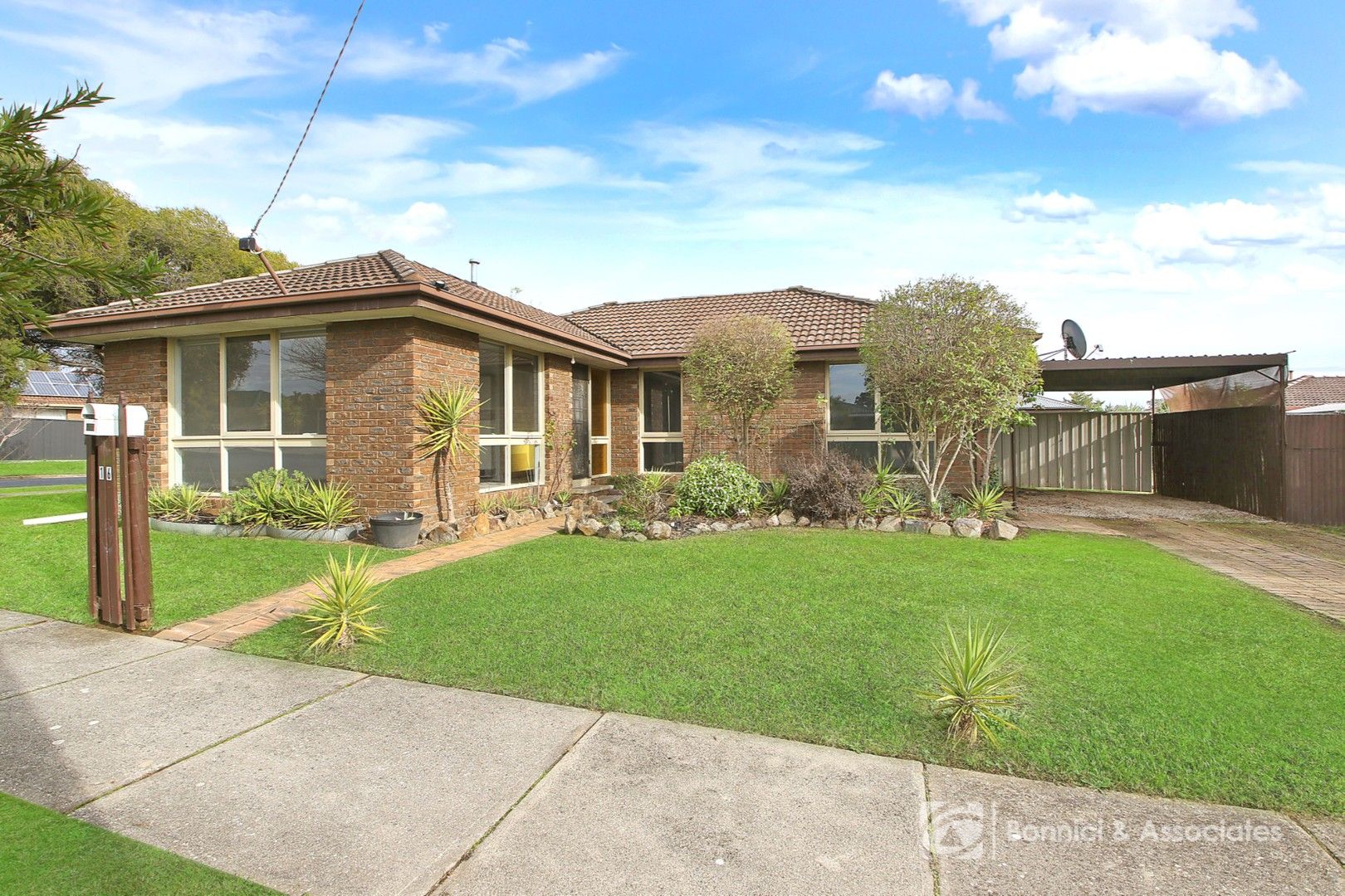 3 bedrooms House in 16 Robert Crescent WEST WODONGA VIC, 3690