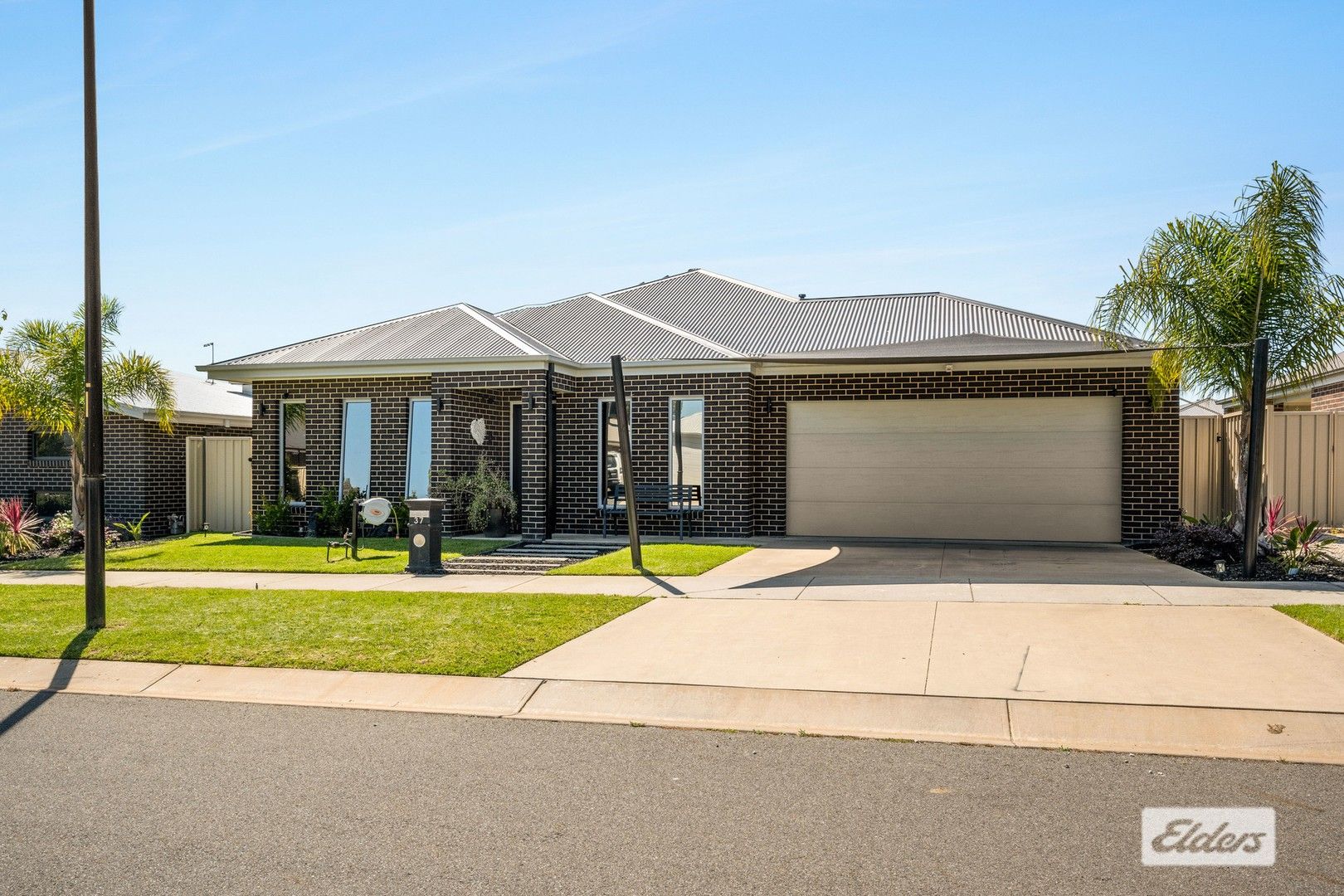 5 bedrooms House in 37 Ruthven Circuit WODONGA VIC, 3690