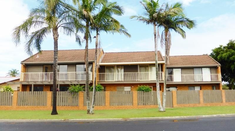 4 bedrooms Townhouse in 1/2 Waratah Ave YAMBA NSW, 2464