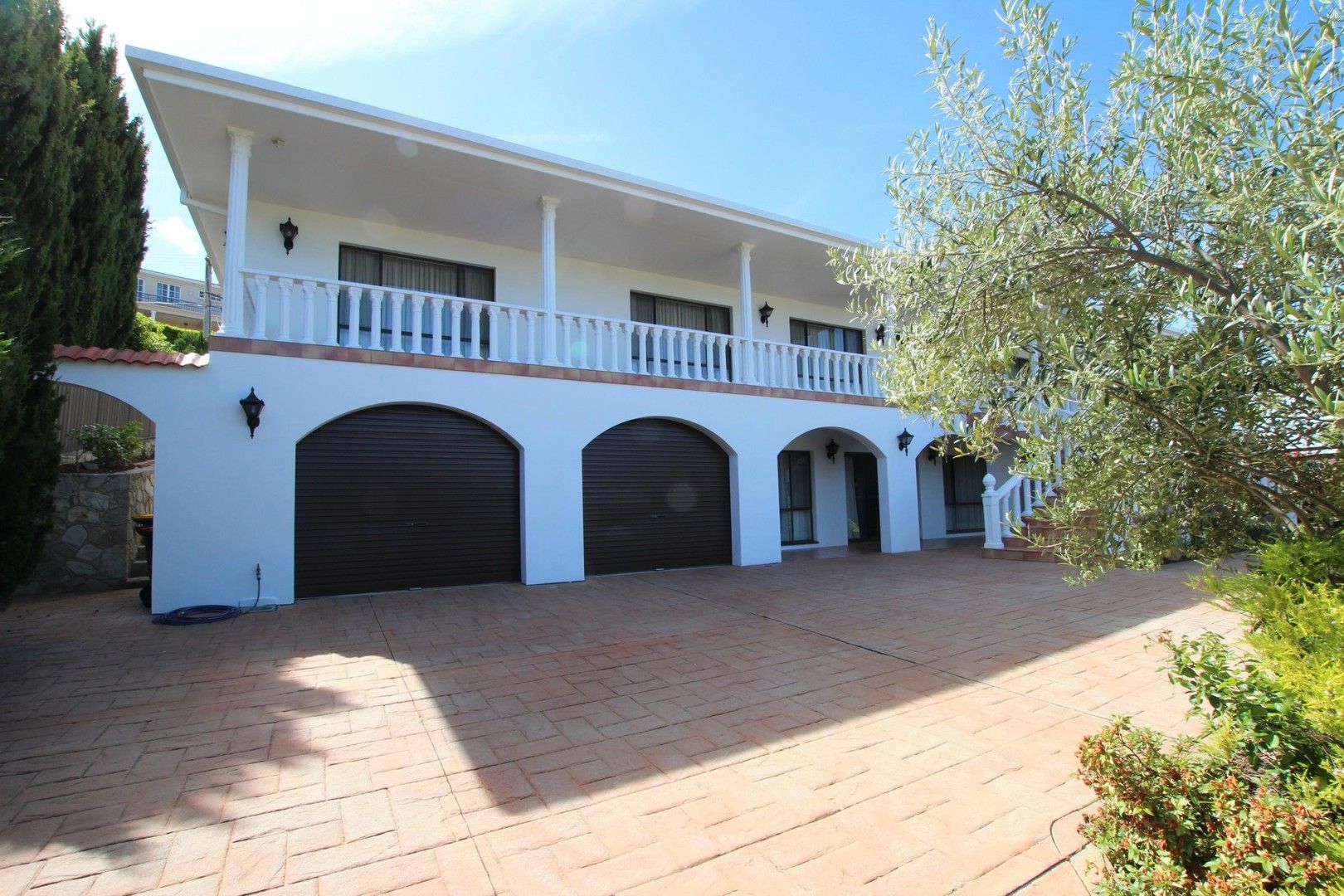 62 Ngunnawal Drive, Isaacs ACT 2607 House For Rent 1,425 1,568