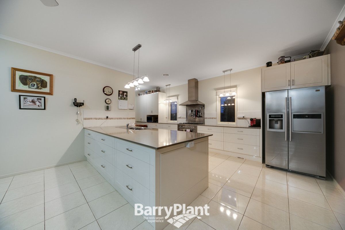 9 Aaron Court, Drouin VIC 3818, Image 2