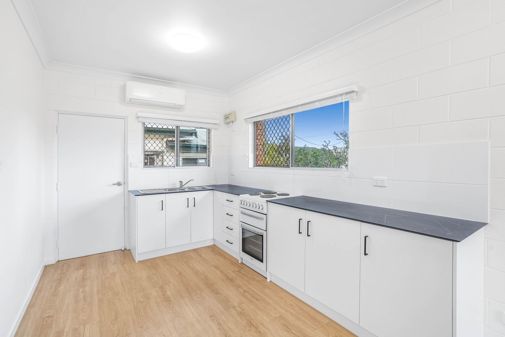 1-6/355 Draper Street, Parramatta Park QLD 4870, Image 2