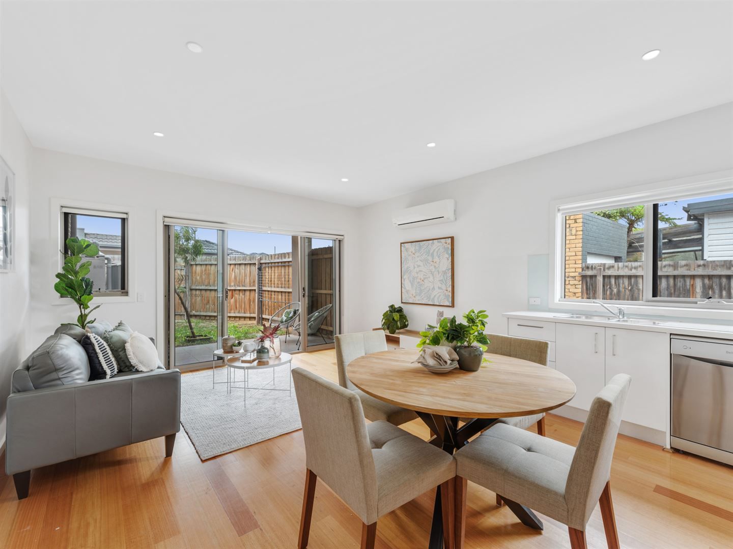 1 372 Haughton Road Clayton VIC 3168 Domain