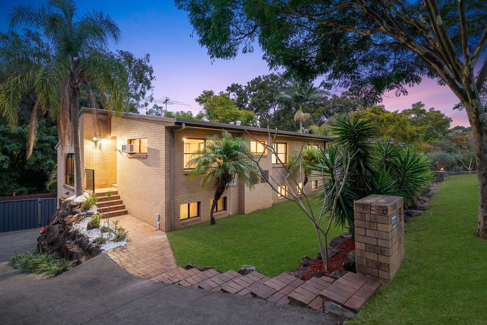 4 bedrooms House in 100 Lant Street CHAPEL HILL QLD, 4069