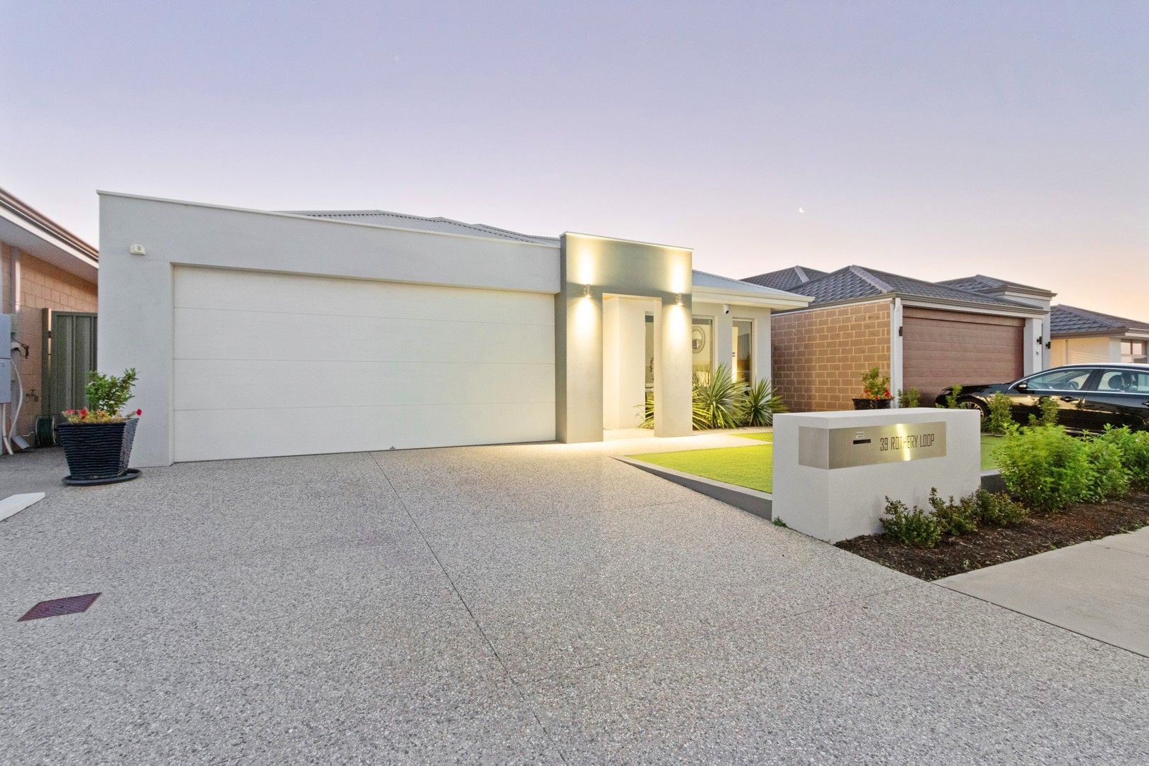 4 bedrooms House in 39 Rothery Loop PIARA WATERS WA, 6112