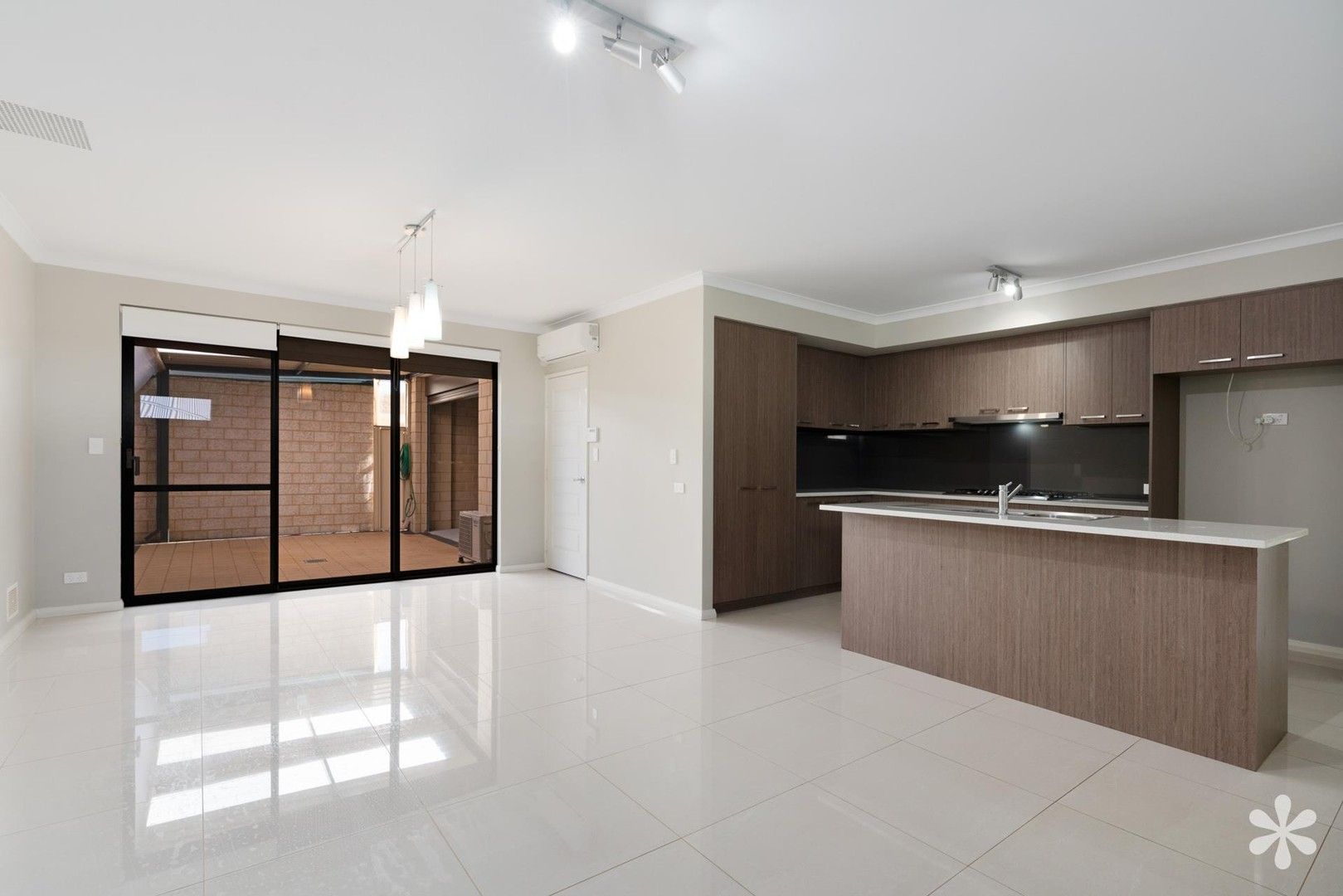 3 bedrooms Villa in 1/39 Phoenix Road SPEARWOOD WA, 6163