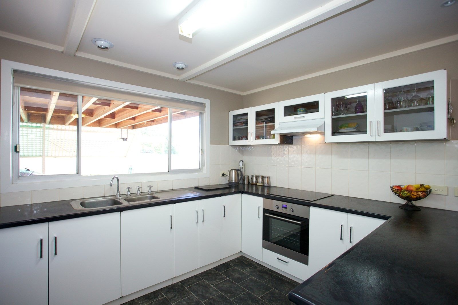 18 Valentine Avenue, Horsham VIC 3400, Image 1